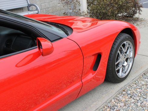Used 1999 Chevrolet Corvette Coupe image 22