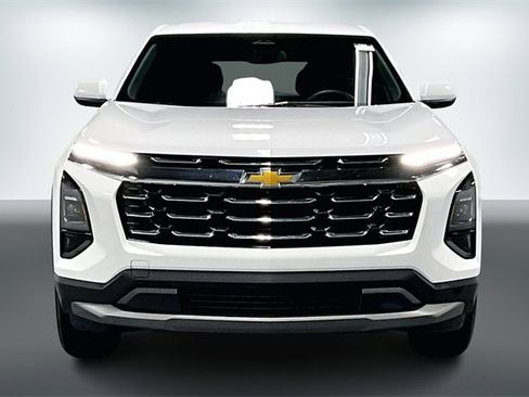 Used 2025 Chevrolet Equinox LT image 2