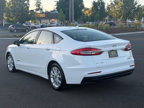 Used 2019 Ford Fusion SE FWD image 4
