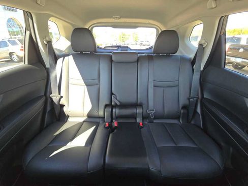 Used 2015 Nissan Rogue SV AWD/4WD image 16