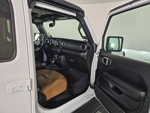 Used 2023 Jeep Wrangler Unlimited Sahara w/ Cold Weather Group AWD/4WD image 37