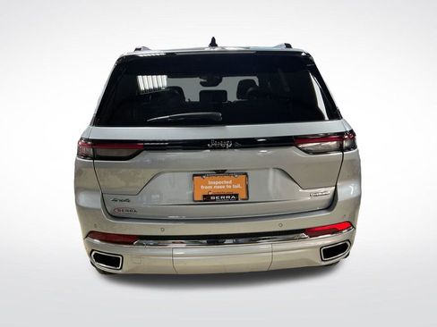 Used 2023 Jeep Grand Cherokee Overland AWD/4WD image 5