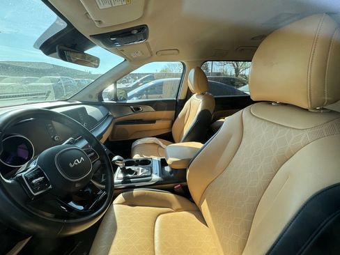 Certified 2024 Kia Carnival LX image 8