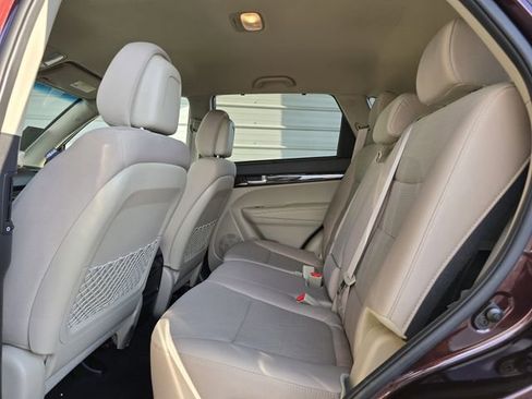 Used 2014 Kia Sorento LX image 15