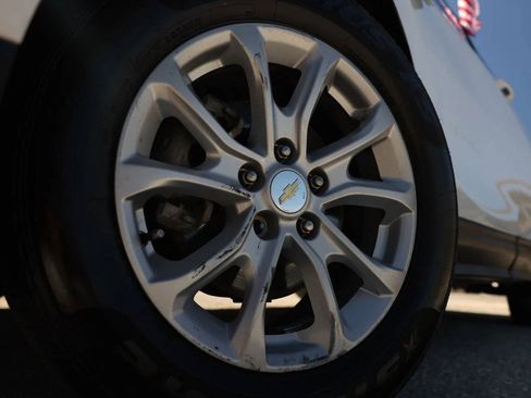 Used 2021 Chevrolet Equinox LS FWD image 48