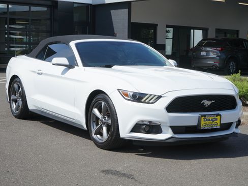 Used 2016 Ford Mustang Convertible w/ Equipment Group 051A RWD image 15