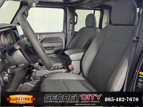 New 2025 Jeep Gladiator Sport image 10