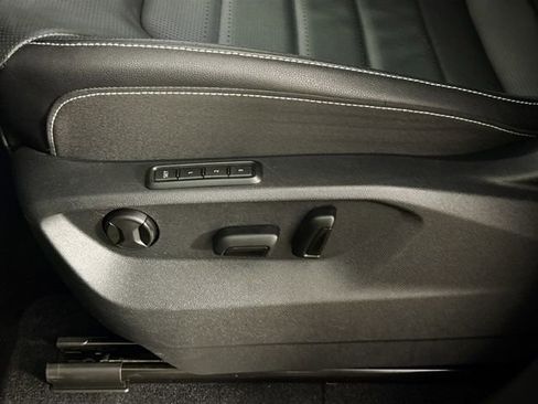 Used 2025 Volkswagen Atlas SEL image 24