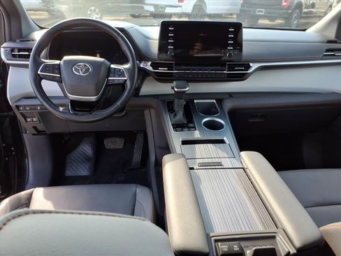Used 2022 Toyota Sienna XSE image 16