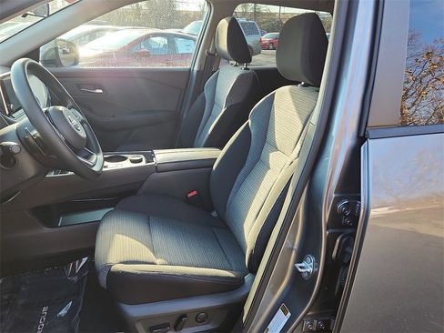 Certified 2022 Nissan Rogue SV image 14