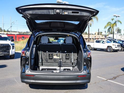 Certified 2026 Toyota Sienna LE image 28