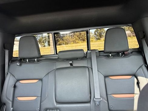 Used 2024 GMC Sierra 2500 AT4 w/ AT4 Premium Plus Package AWD/4WD image 12