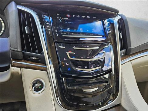 Used 2019 Cadillac Escalade ESV Luxury AWD/4WD image 15