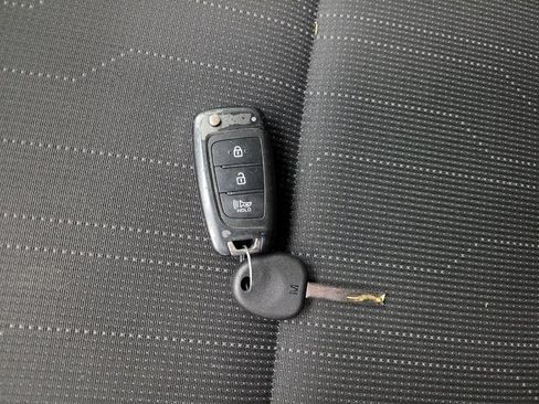 Used 2021 Hyundai Venue SE FWD image 32