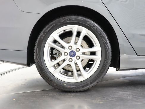 Used 2018 Ford Fusion SE w/ Fusion SE Technology Package FWD image 41