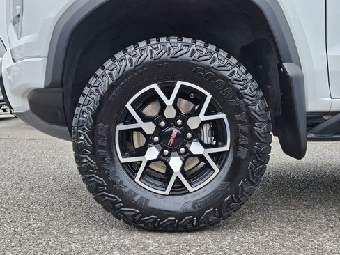 Used 2024 GMC Canyon AT4X AWD/4WD image 11