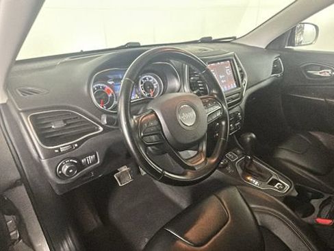 Used 2020 Jeep Cherokee Trailhawk w/ Cold Weather Group AWD/4WD image 12
