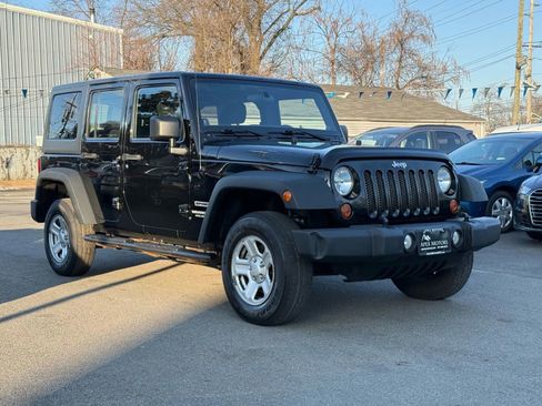Used 2013 Jeep Wrangler Unlimited Sport image 3