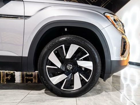 Used 2025 Volkswagen Atlas Cross Sport SE image 31