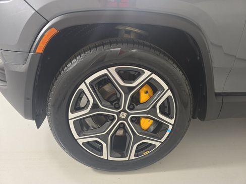 Used 2023 Rivian R1S Adventure AWD/4WD image 9