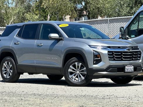 Used 2026 Chevrolet Equinox LT FWD image 2