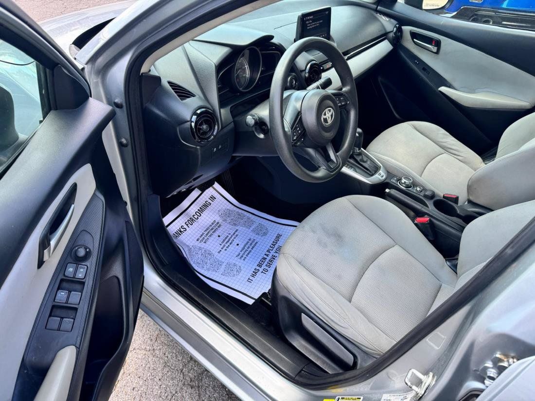Used 2019 Toyota Yaris L FWD image 11