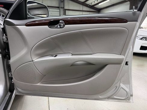 Used 2011 Buick Lucerne CX FWD image 16