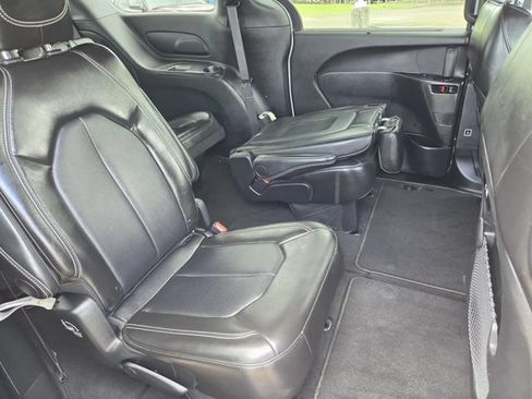 Used 2025 Chrysler Pacifica Select FWD image 24