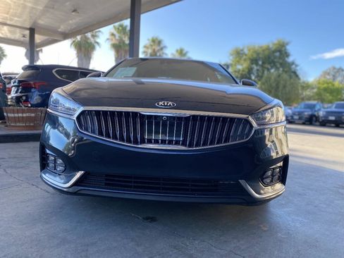 Used 2017 Kia Cadenza Limited FWD image 4