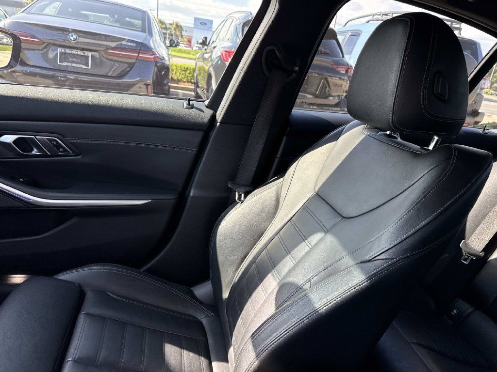 Used 2019 BMW 330i Sedan w/ M Sport Package RWD image 16