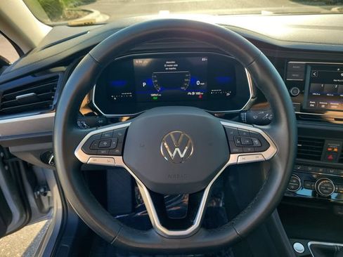 Certified 2023 Volkswagen Jetta SE w/ Panoramic Sunroof Package FWD image 19