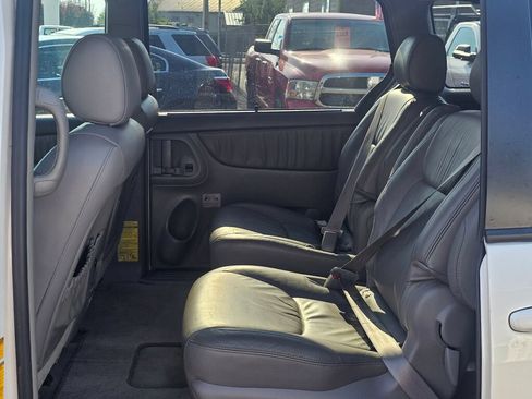 Used 2006 Toyota Sienna XLE w/ XLE Pkg 9 AWD/4WD image 15