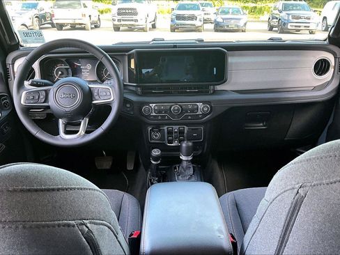 Used 2026 Jeep Wrangler Unlimited Sahara AWD/4WD image 25