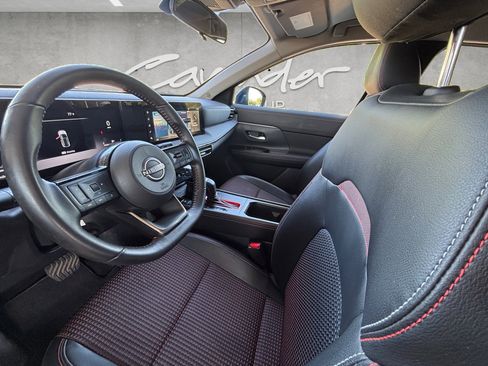 Used 2025 Nissan Kicks SR image 23