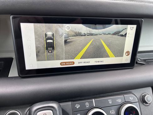 Used 2020 Land Rover Defender 110 SE image 32