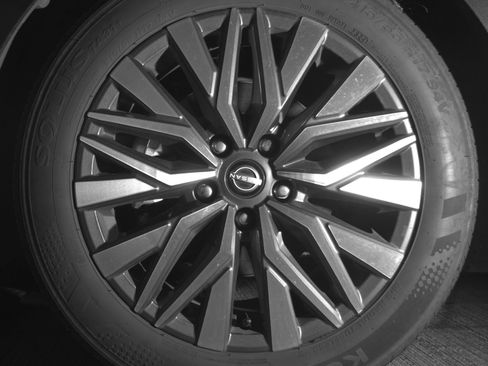 Used 2025 Nissan Altima 2.5 SV FWD image 12
