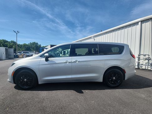 Used 2023 Chrysler Voyager LX FWD image 2
