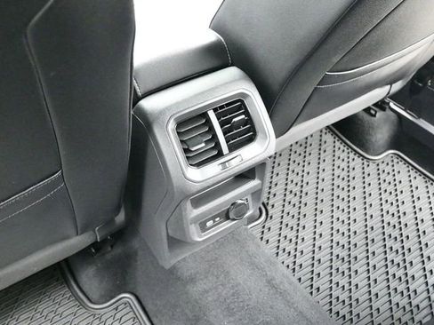 Used 2021 Volkswagen Tiguan SE R-Line image 16