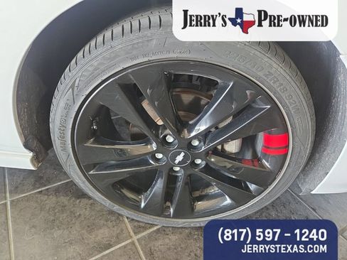 Used 2018 Chevrolet Cruze LT w/ Redline Edition FWD image 4