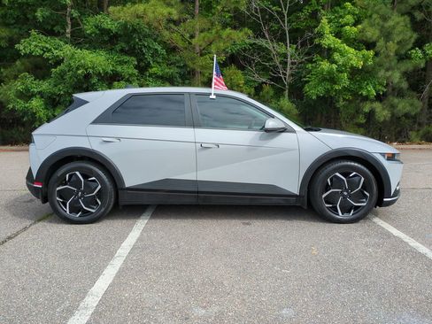 Used 2024 Hyundai Ioniq 5 SEL RWD image 3