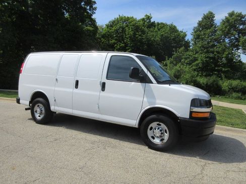 Used 2019 Chevrolet Express 2500 w/ Driver Convenience Package RWD image 2