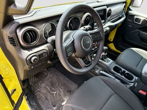Used 2023 Jeep Wrangler Unlimited w/ Convenience Group AWD/4WD image 10