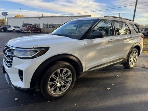 Certified 2025 Ford Explorer Active w/ Active Comfort Package image 2