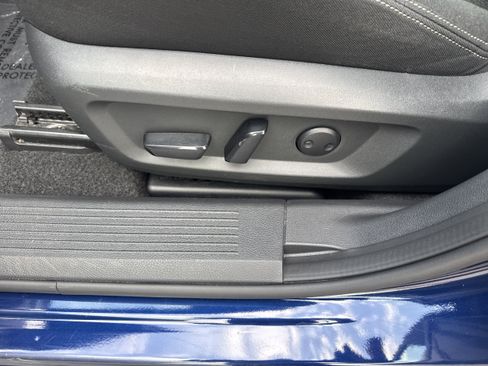 Used 2024 Nissan Rogue SV FWD image 4