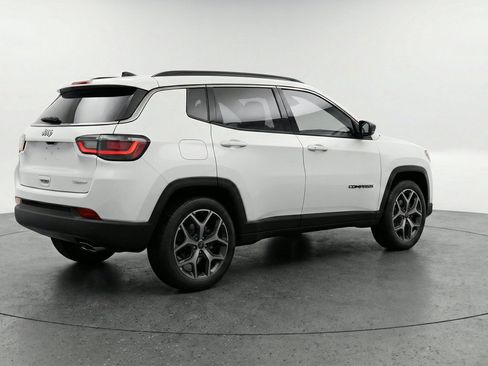 Used 2025 Jeep Compass Limited AWD/4WD image 9