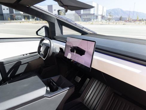 Used 2024 Tesla Cybertruck AWD Crew Cab image 28