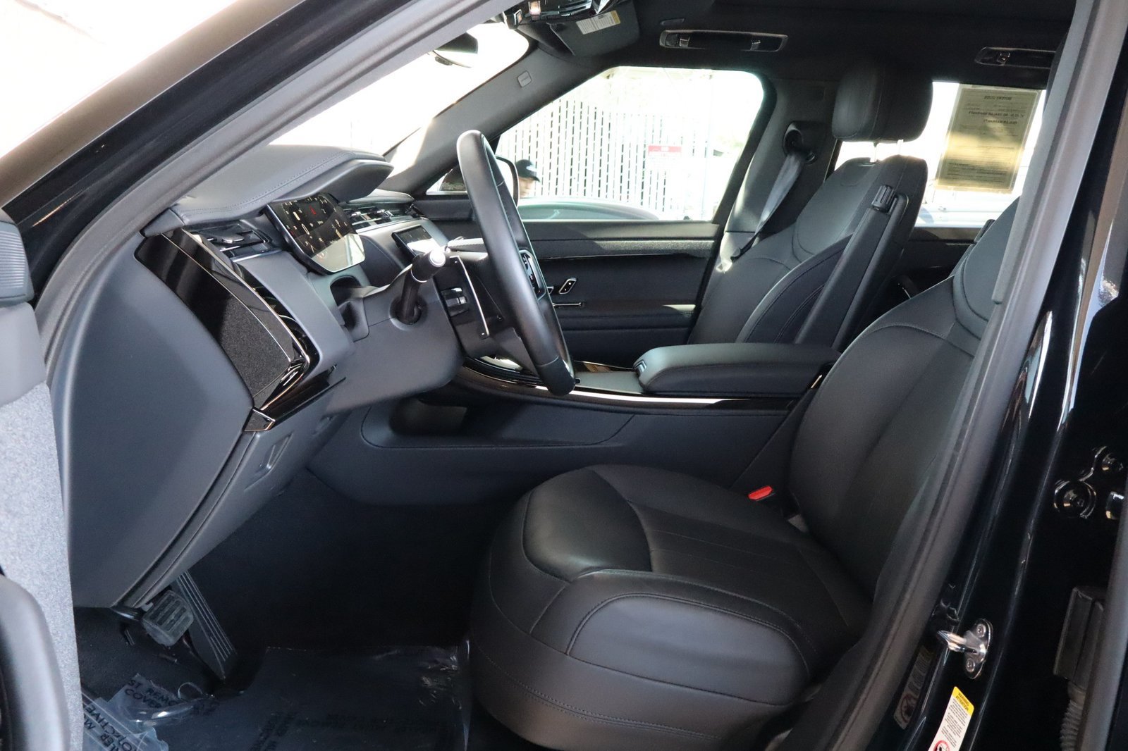 Used 2025 Land Rover Range Rover Sport SE AWD/4WD image 20