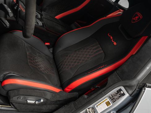 Used 2024 Lamborghini Urus Performante AWD/4WD image 47