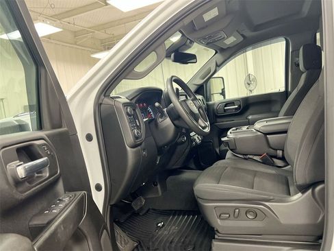 Used 2024 Chevrolet Silverado 2500 Custom w/ Custom Value Package image 18