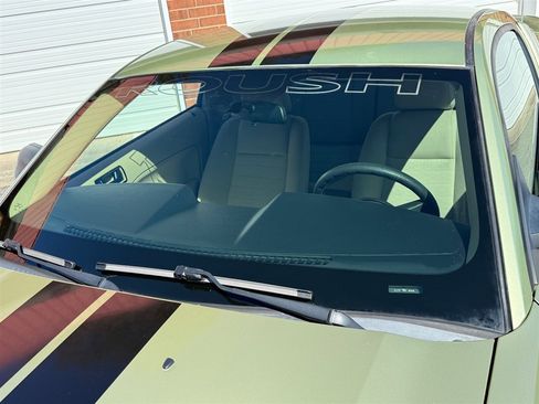 Used 2005 Ford Mustang GT Premium image 12